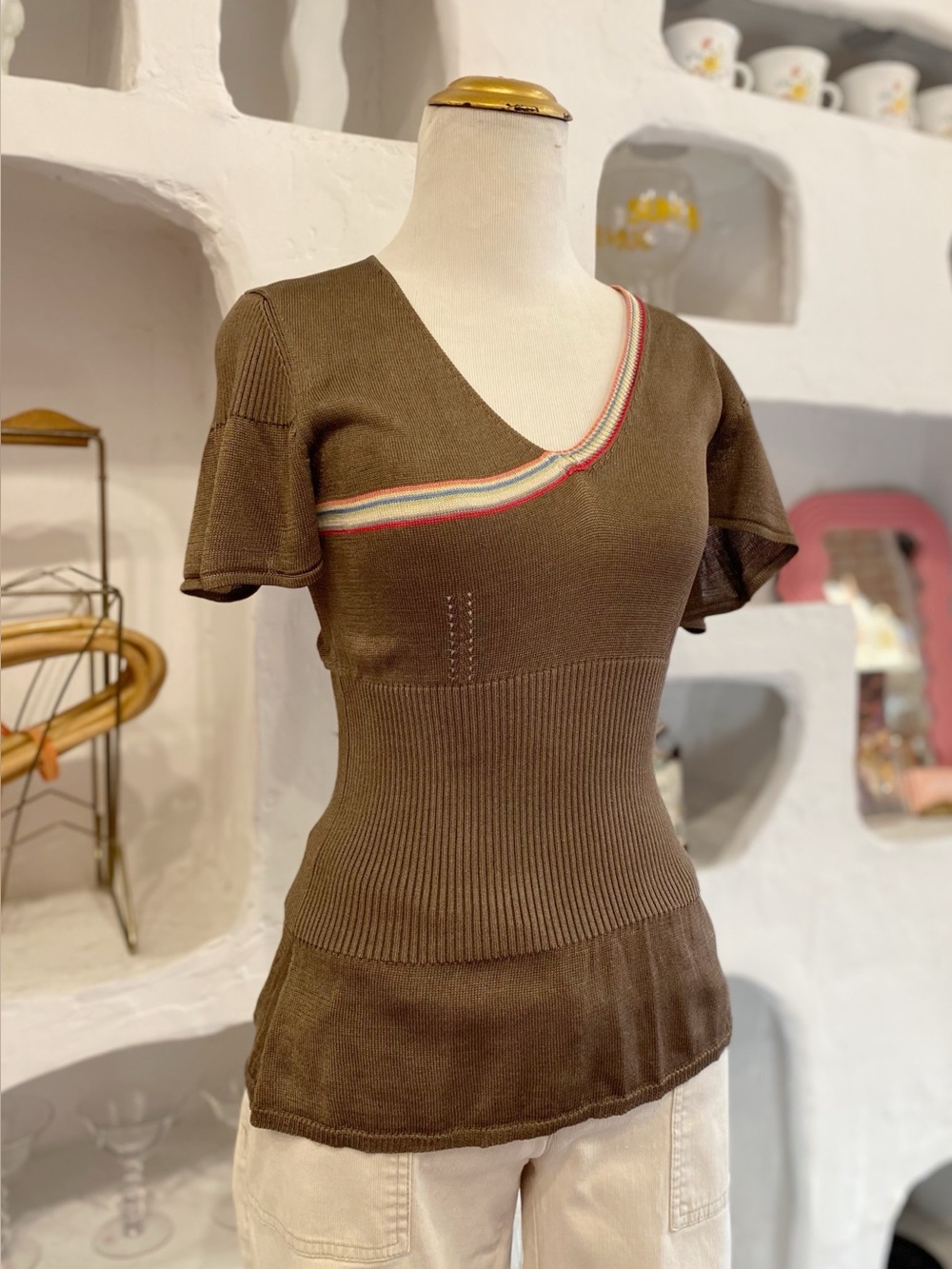 DKNY Brown Silk V‑Neck Knit Short Sleeve Top, Contrasting Stripe & Cinched Waist